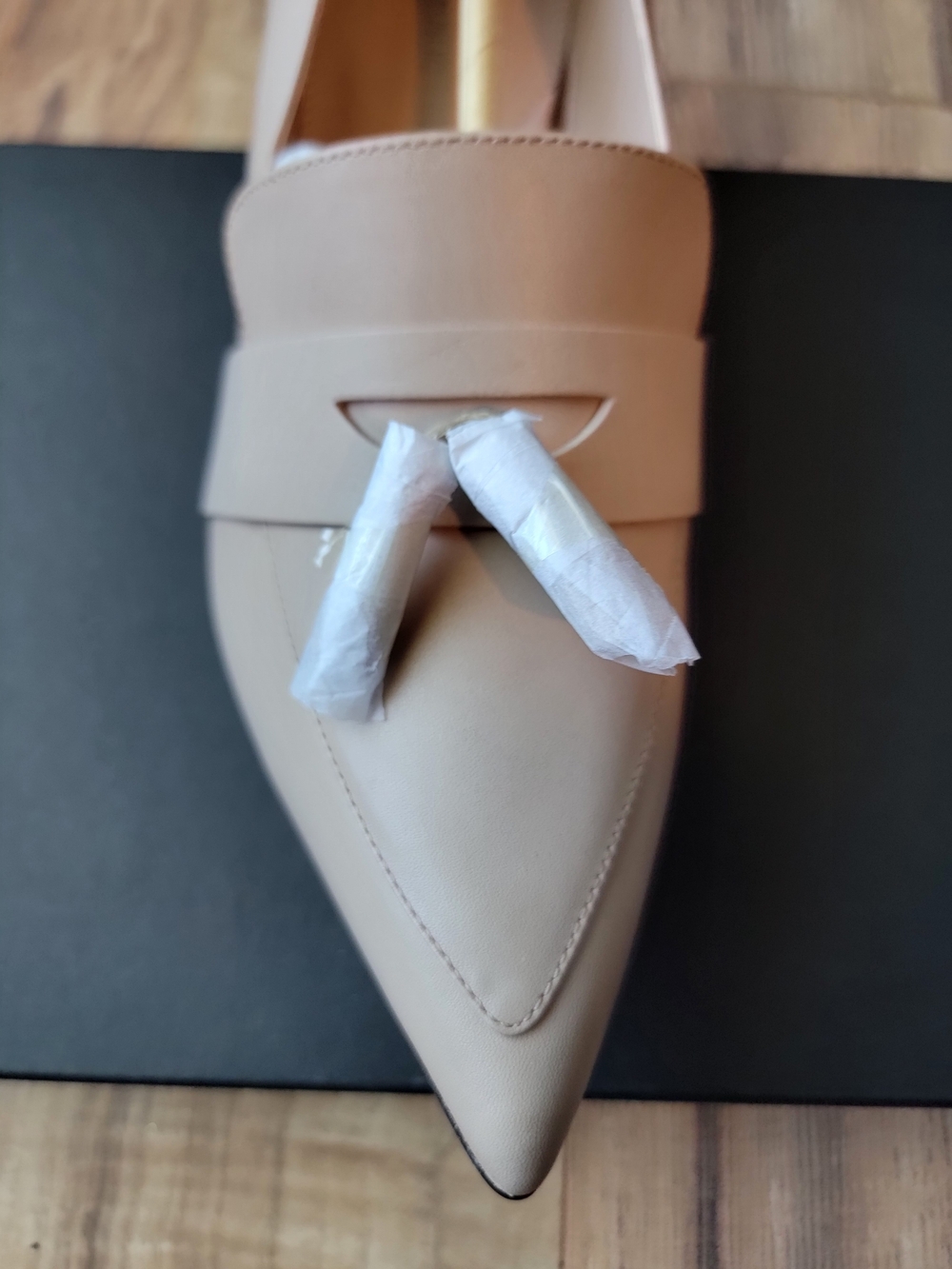 Banana Republic Women's Beige Pointed-Toe Mid Heel Loafer Pump - Picture 3 of 3